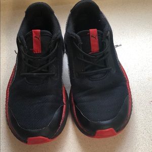 Tennis shoes boy great condition